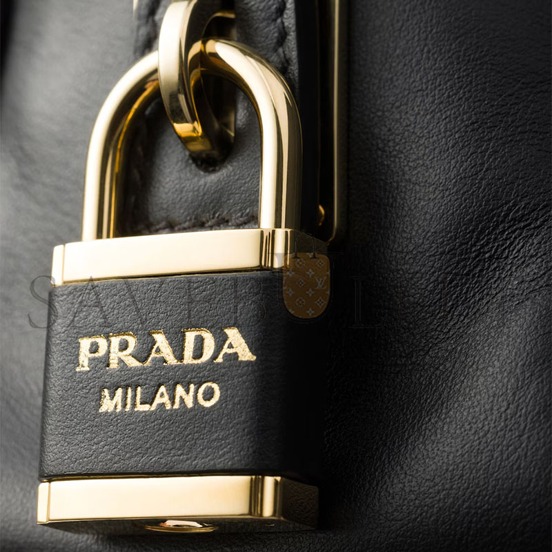 Pra*a re-nylon and leather small top-handle bag with padlock 1bb133 (28*13*8cm)